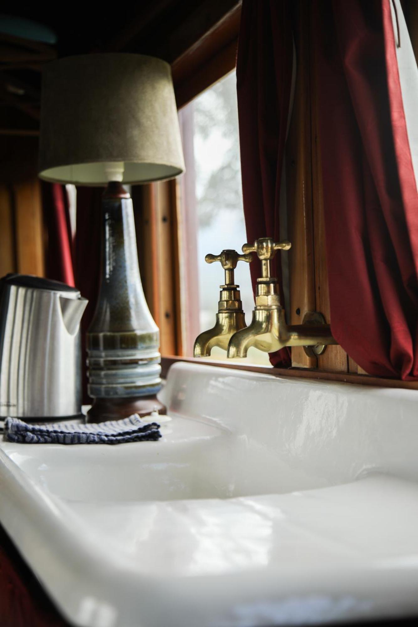 Te Anau Lodge Экстерьер фото