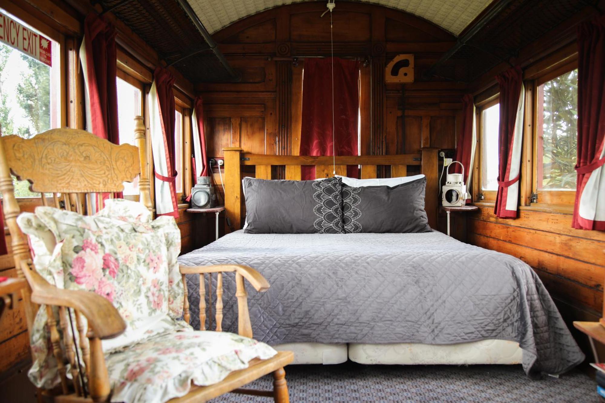 Te Anau Lodge Экстерьер фото
