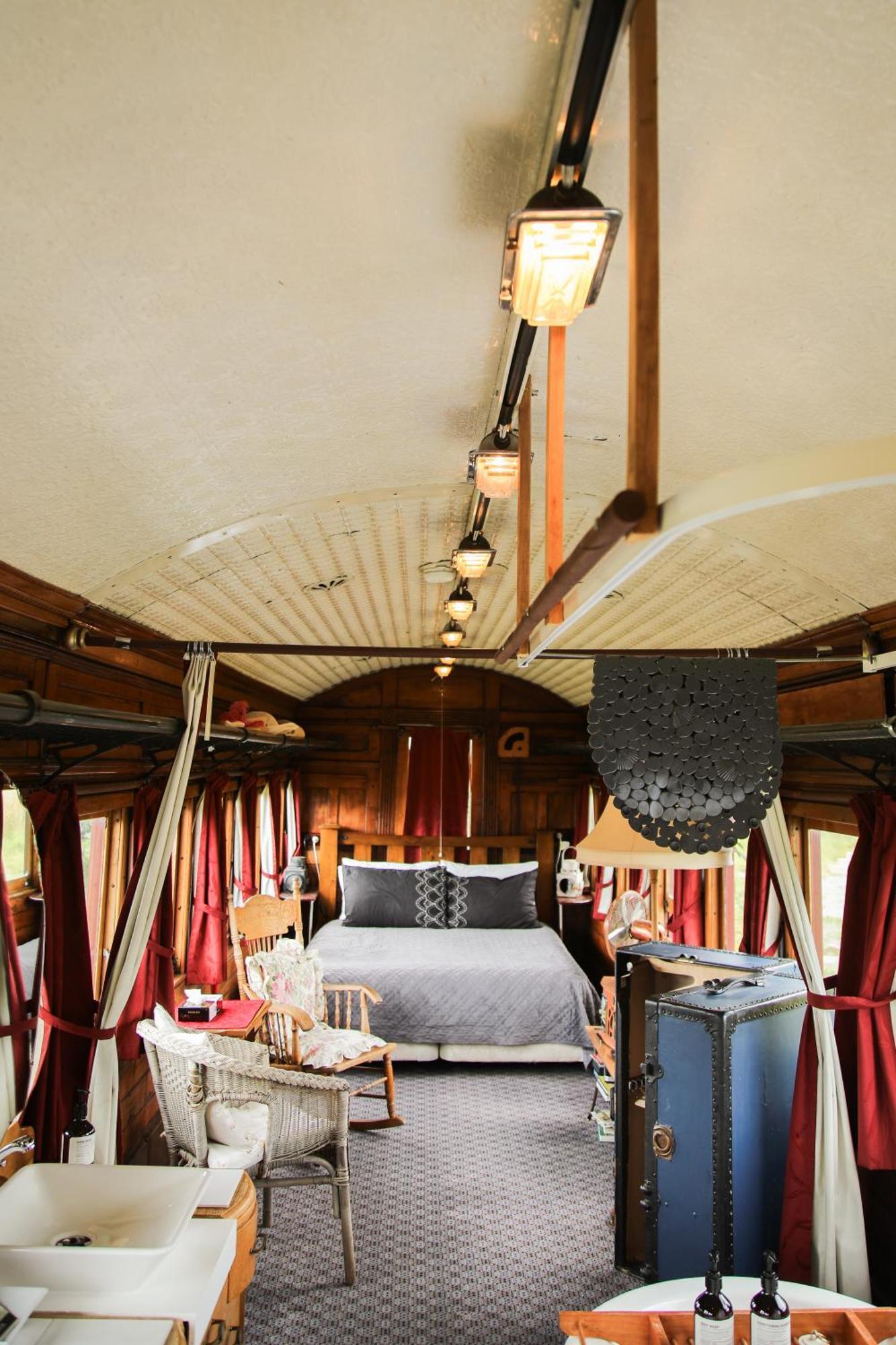 Te Anau Lodge Экстерьер фото
