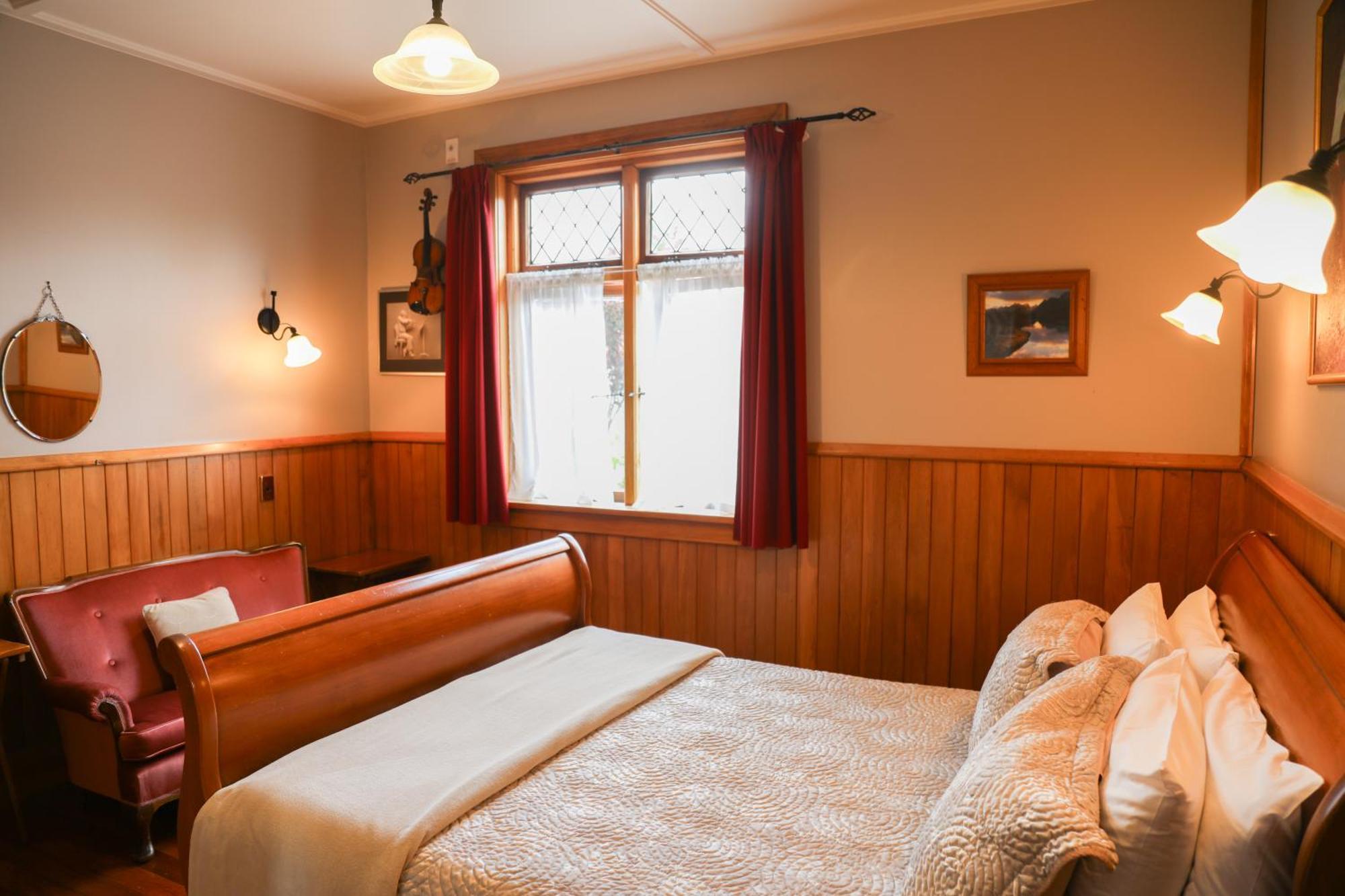 Te Anau Lodge Экстерьер фото