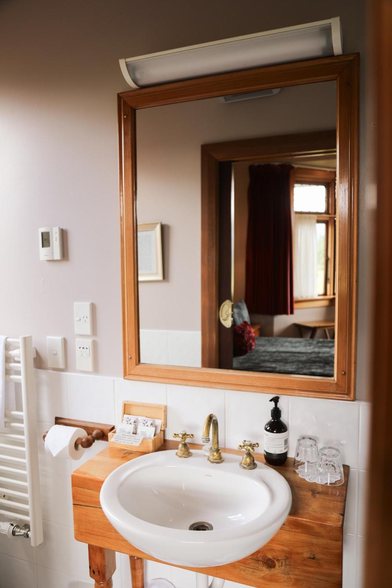 Te Anau Lodge Экстерьер фото