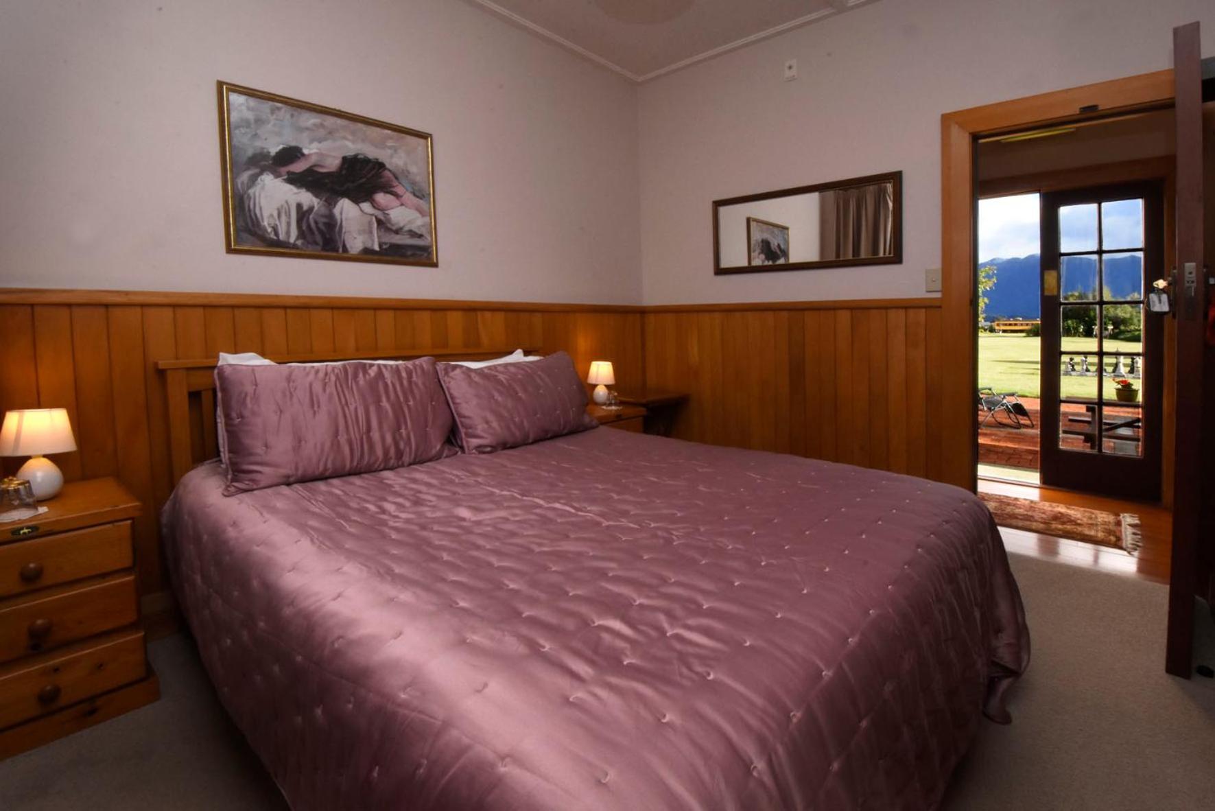 Te Anau Lodge Экстерьер фото