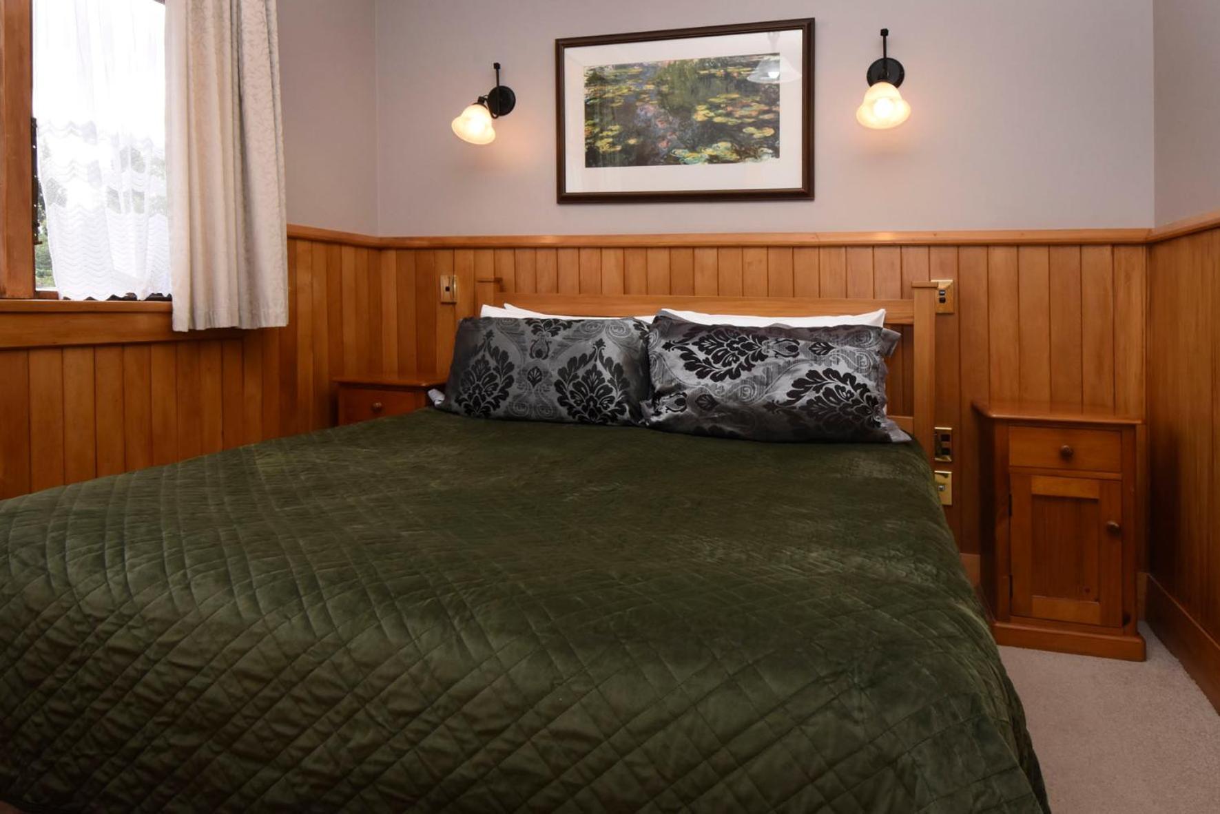 Te Anau Lodge Экстерьер фото