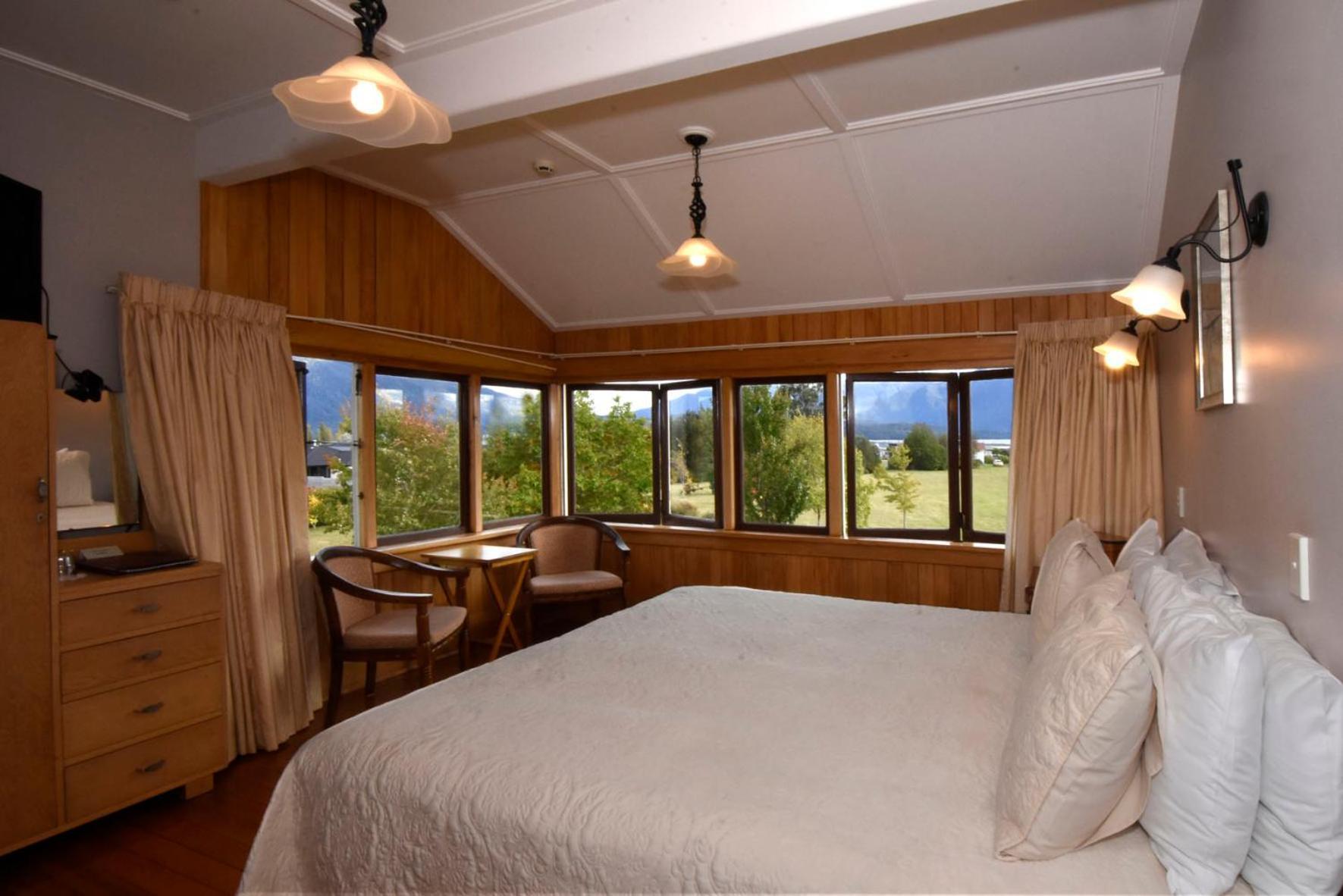 Te Anau Lodge Экстерьер фото
