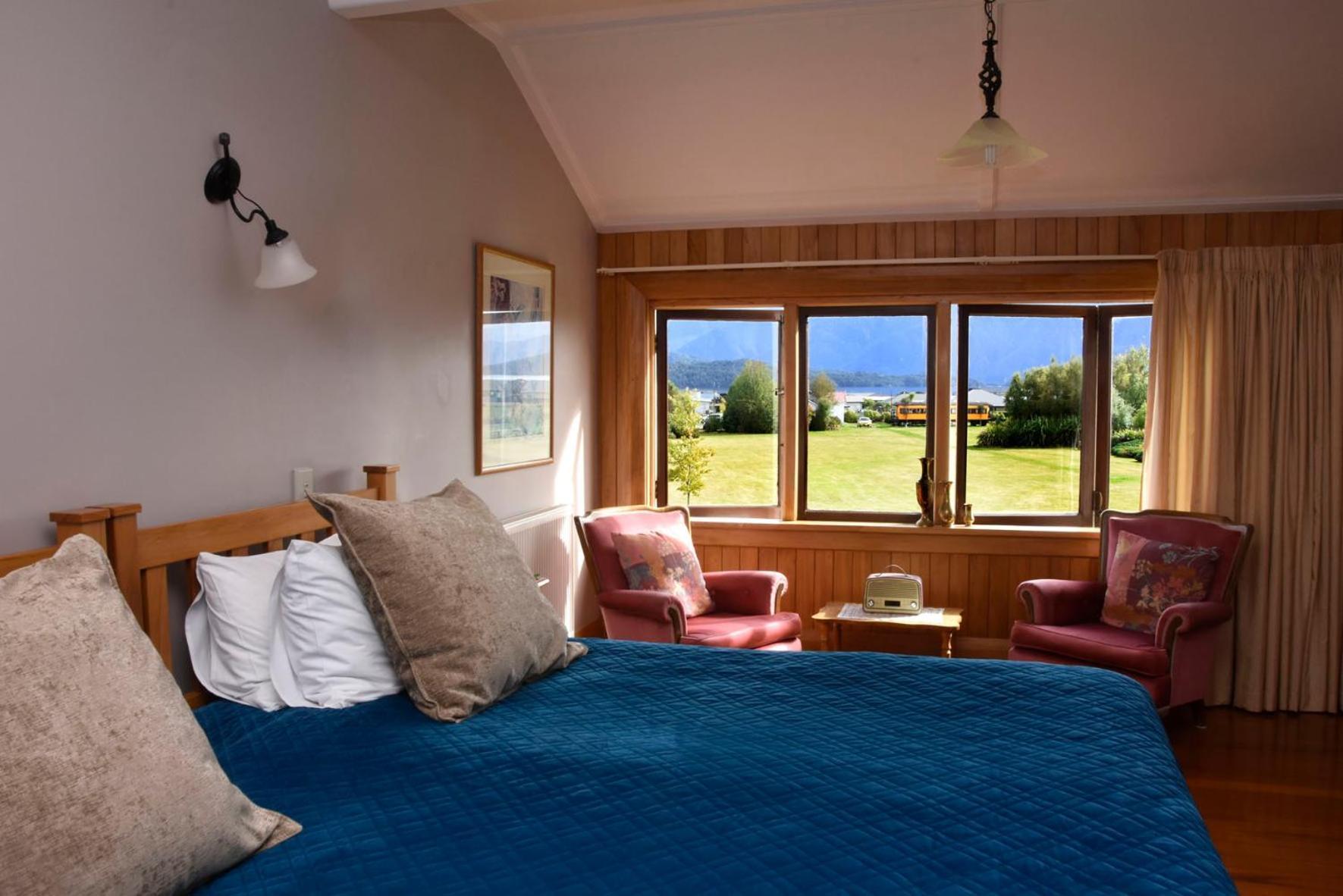 Te Anau Lodge Экстерьер фото