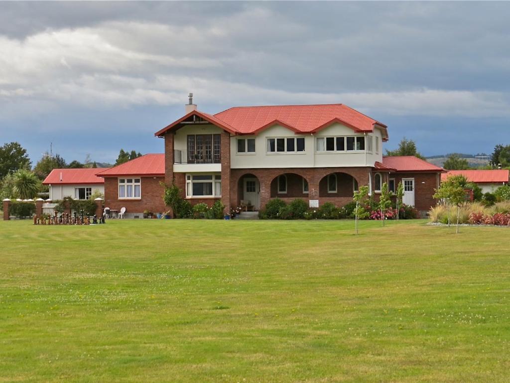 Te Anau Lodge Экстерьер фото